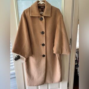 Victor Alfaro size M 65%rabbit hair, 35% wool overcoat. Kimono type sleeve.